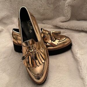 Shelleys loafer in a rose gold.